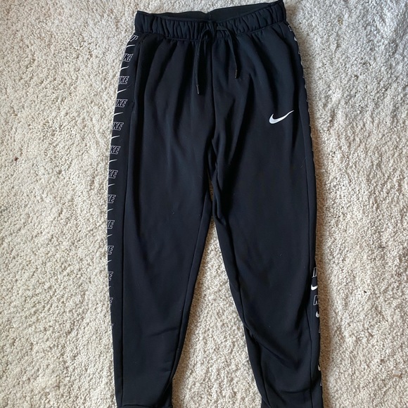 Nike joggers with nike down the side Clearance